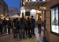 Fancine comienza el fin de semana con colas en las taquillas y animación en calle Alcazabilla