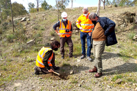 Alumnos participan en una plantación experimental con especies que ayuden a mitigar el cambio climático