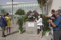 Una escultura en la Facultad de Ciencias de la Salud rinde tributo a la labor de las enfermeras