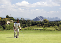 Triple empate en la clasificación masculina tras la primera jornada del CEU de Golf