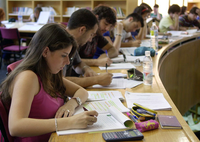 Las bibliotecas de la UMA amplían el horario de estudio durante el periodo de exámenes