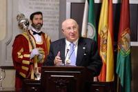 Federico Romero, ex secretario municipal y profesor de la UMA, recibe la Medalla de la ciudad