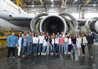 Estudiantes de Ingeniería visitan las instalaciones de Iberia Mantenimiento en Madrid