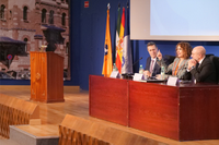 La ministra de Hacienda hace un alegato de la universidad pública en una conferencia ante estudiantes de Económicas 