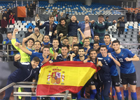 La selección de fútbol de la UMA celebra su pase a cuartos de final en Jinjang (China)