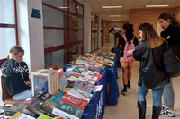 Mercadillo solidario de libros