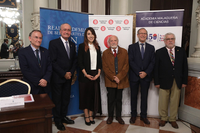 Premiados y representantes institucionales en la entrega