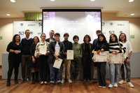 Ganadores del concurso posando en el Rectorado