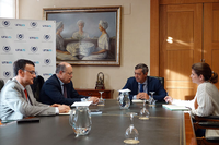 El rector, Teodomiro López, los vicerrectores Bartolomé Andreo y Rocío Ponce y el director de ACCUA, Antonio José Cubero Atienza, en la reunión que han mantenido en la UMA